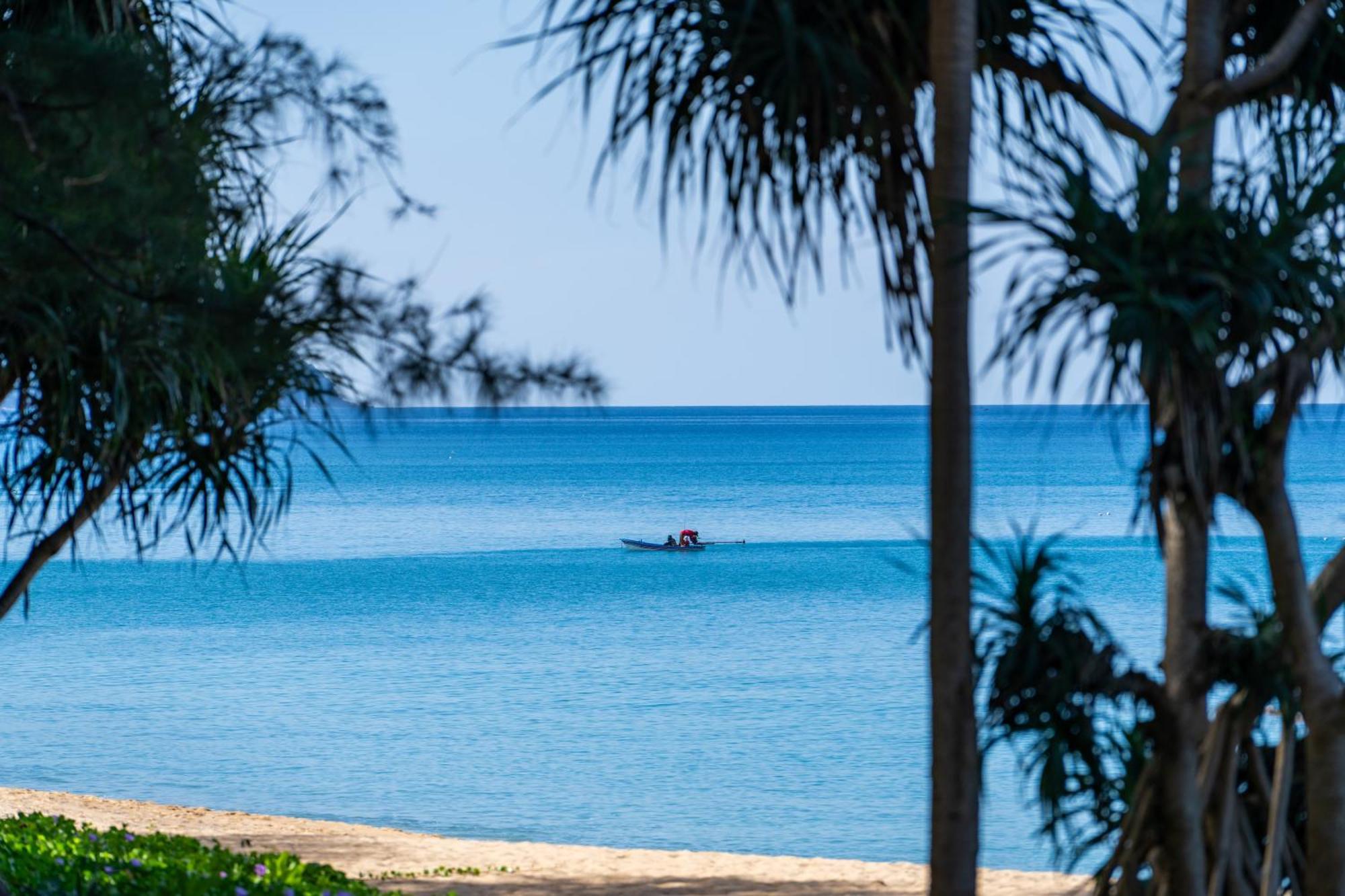 Le Meridien Phuket Mai Khao Beach Resort Exterior photo