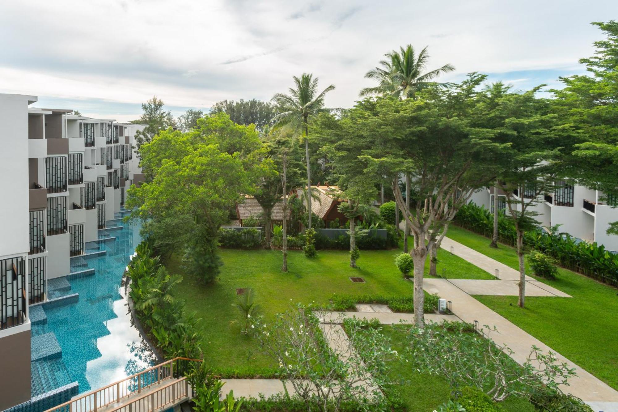 Le Meridien Phuket Mai Khao Beach Resort Exterior photo