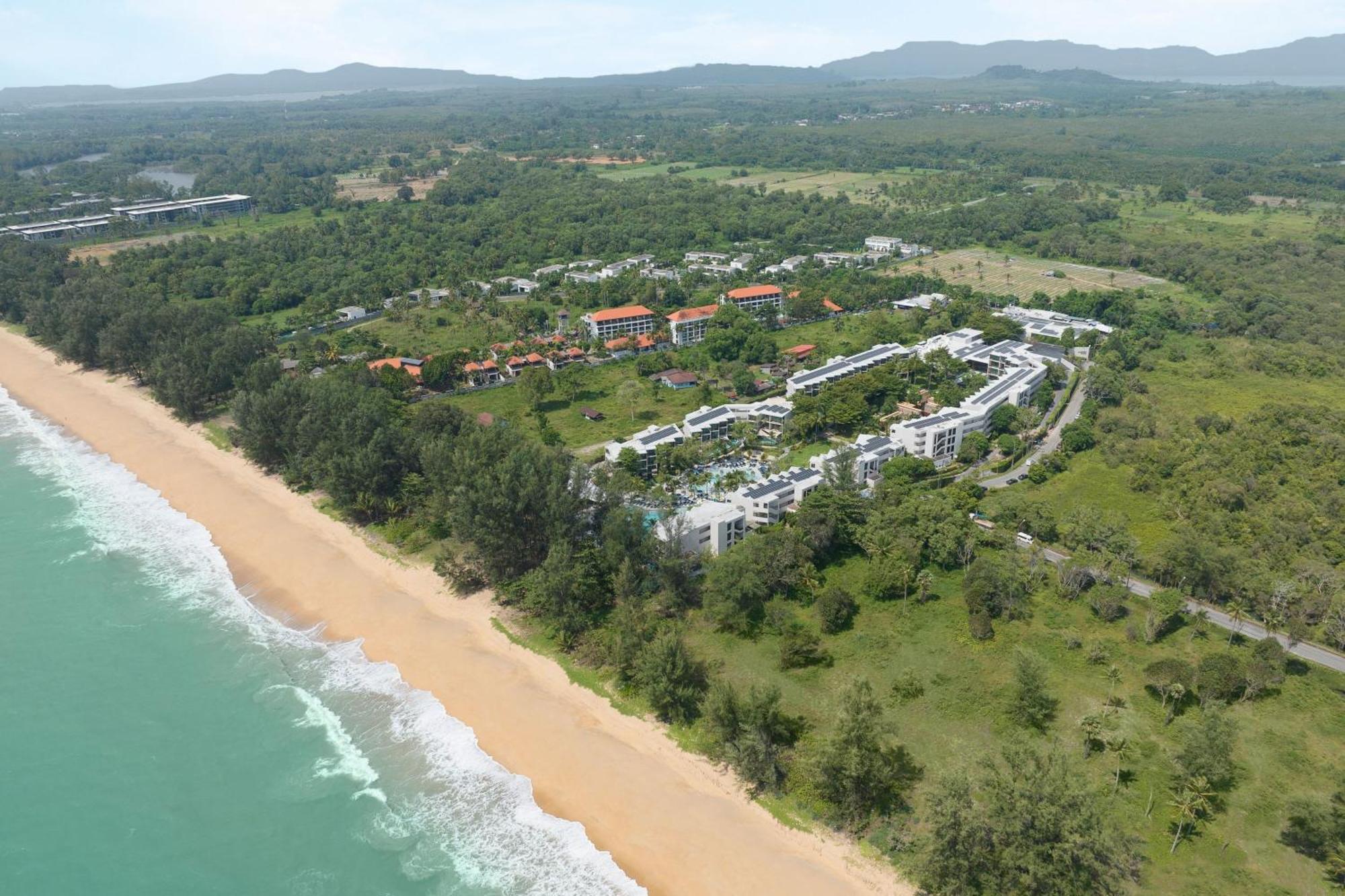 Le Meridien Phuket Mai Khao Beach Resort Exterior photo