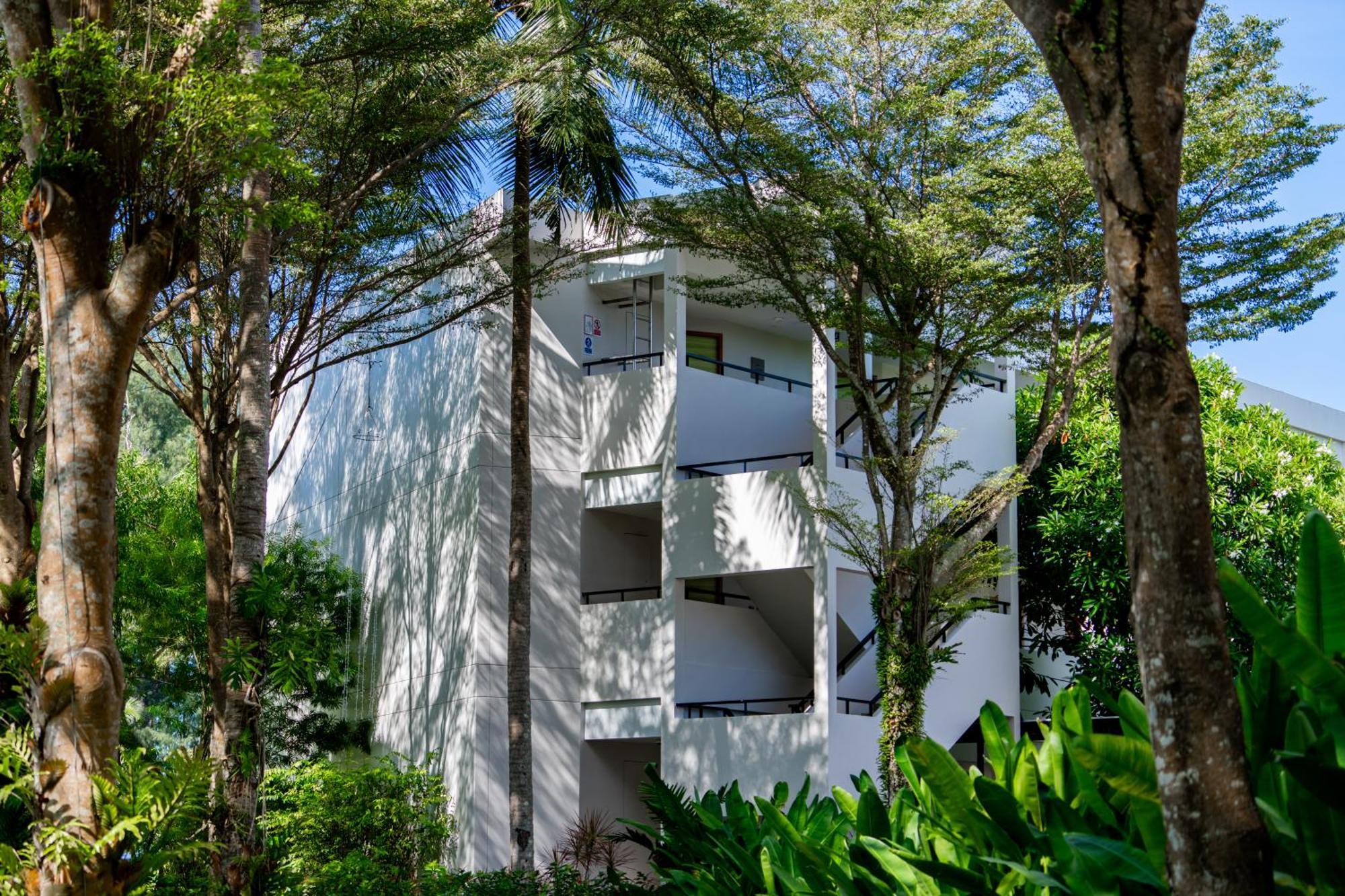 Le Meridien Phuket Mai Khao Beach Resort Exterior photo