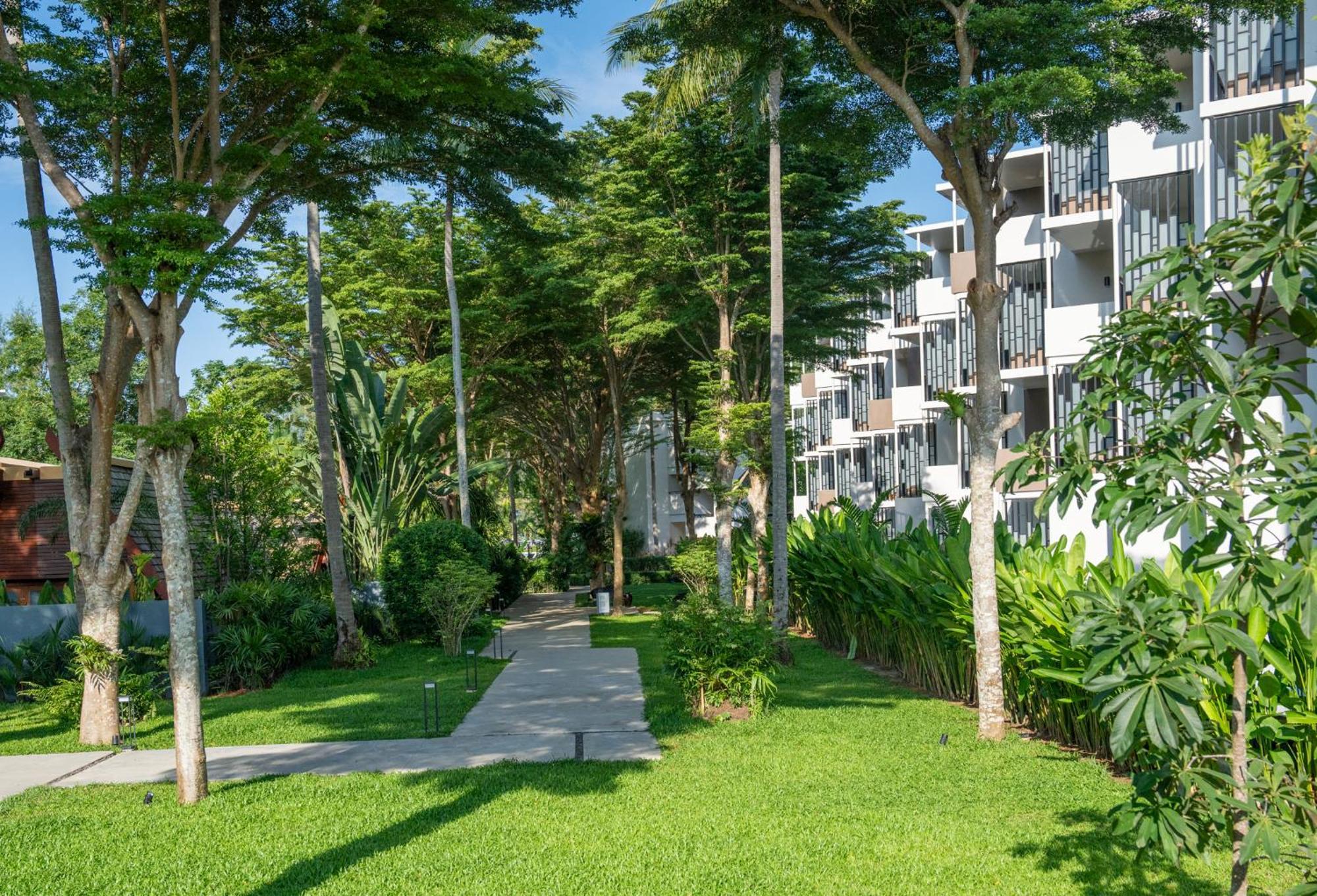 Le Meridien Phuket Mai Khao Beach Resort Exterior photo