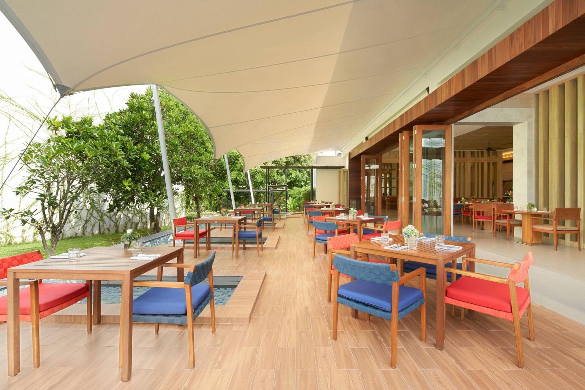 Le Meridien Phuket Mai Khao Beach Resort Exterior photo