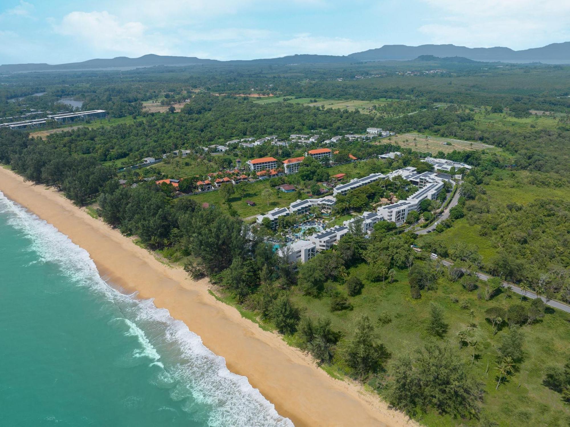 Le Meridien Phuket Mai Khao Beach Resort Exterior photo