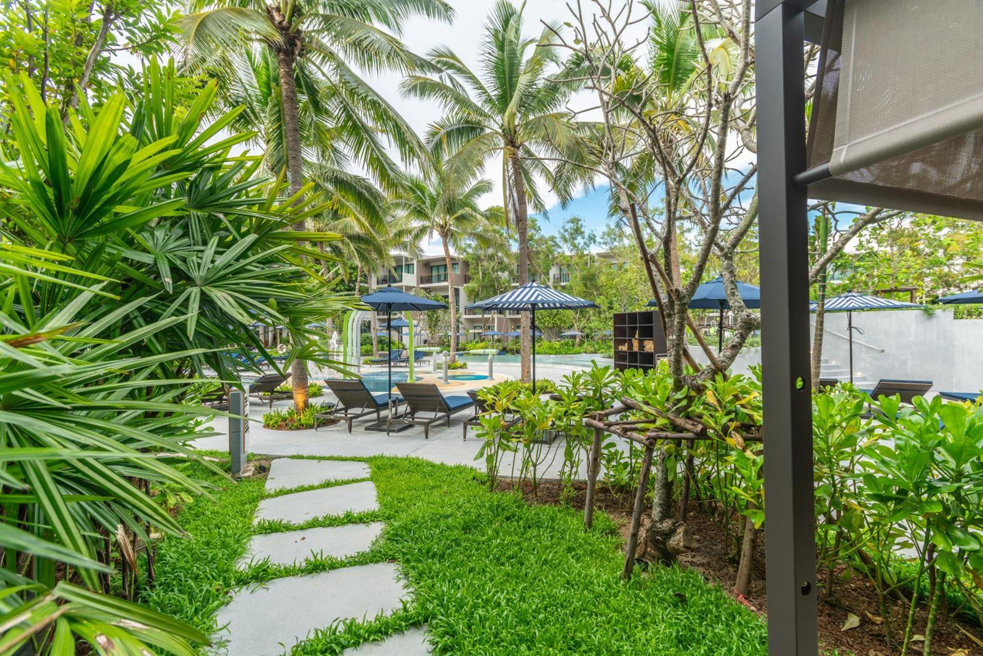 Le Meridien Phuket Mai Khao Beach Resort Exterior photo