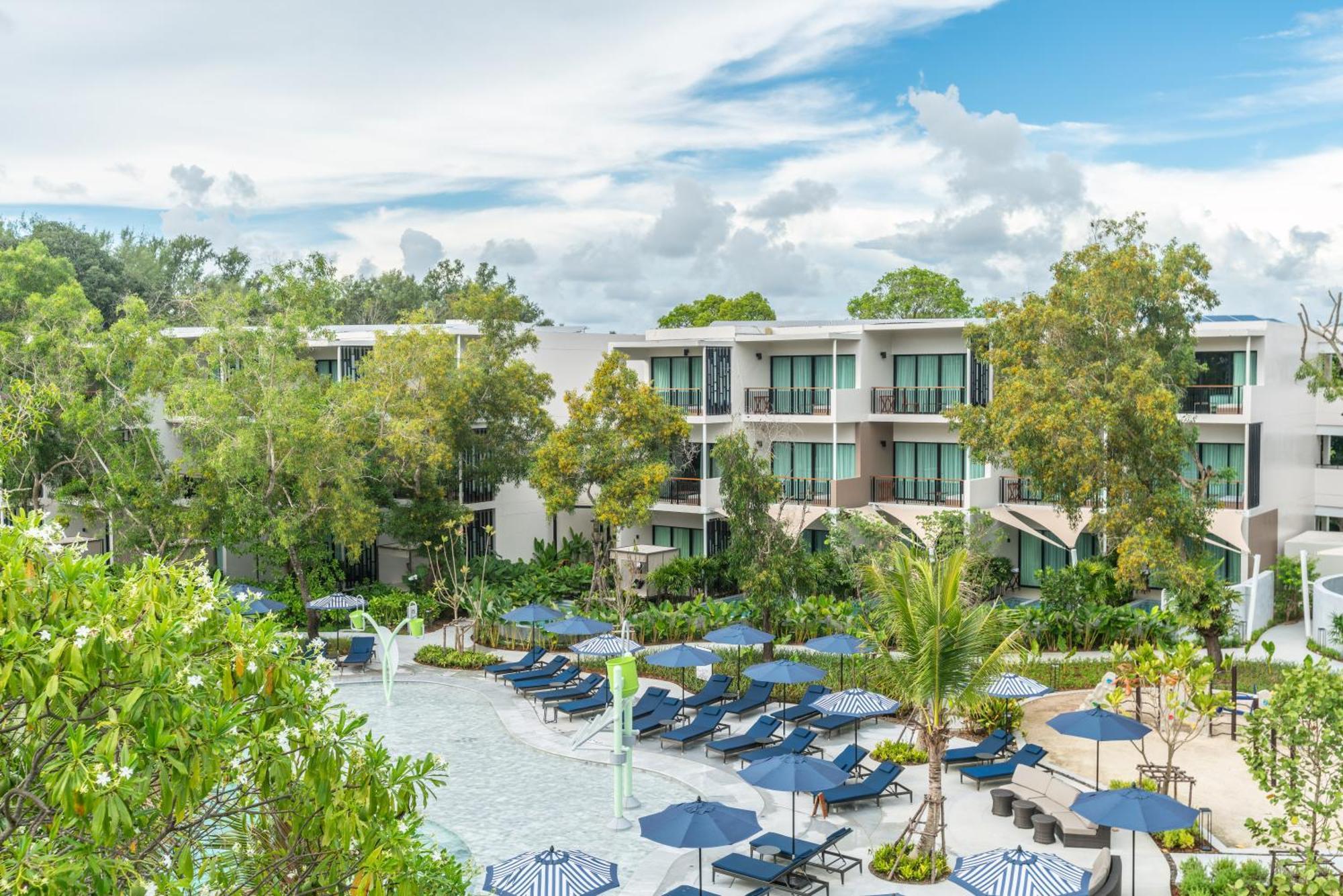 Le Meridien Phuket Mai Khao Beach Resort Exterior photo